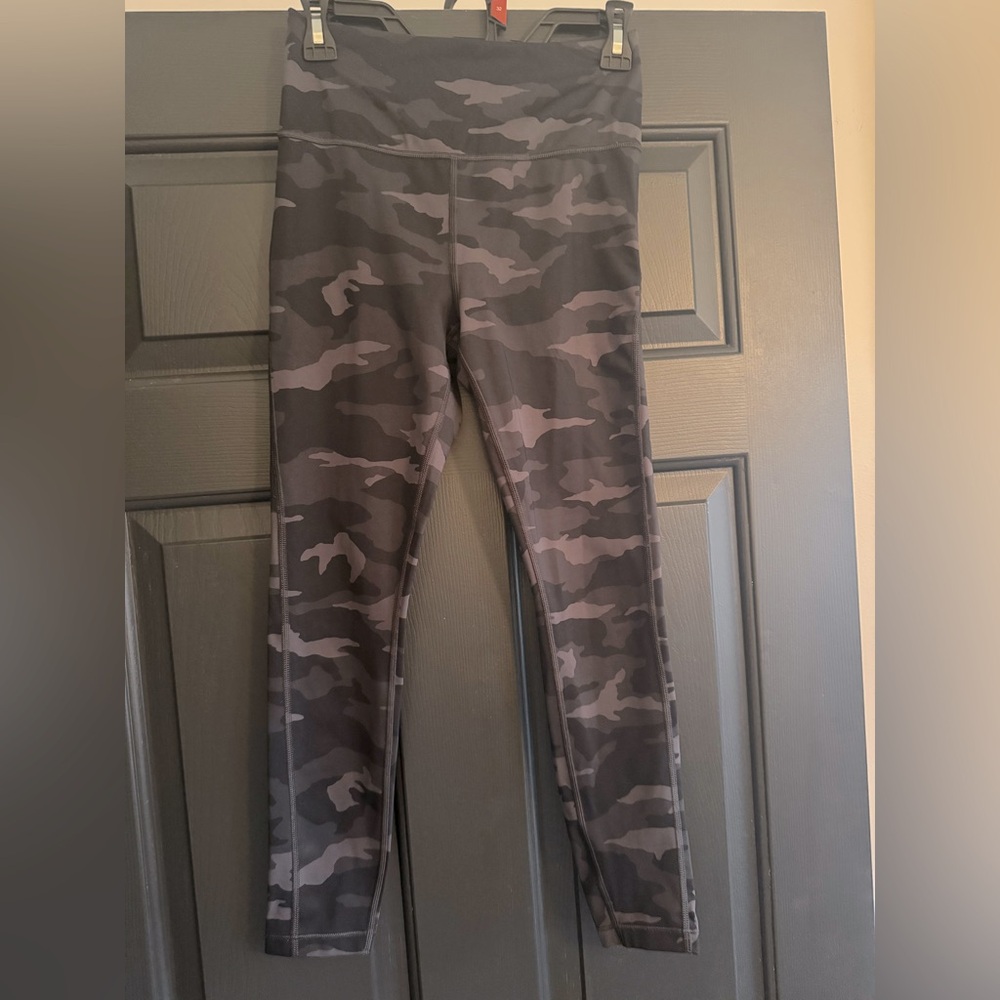 Athleta - XS 7/8 camo leggings